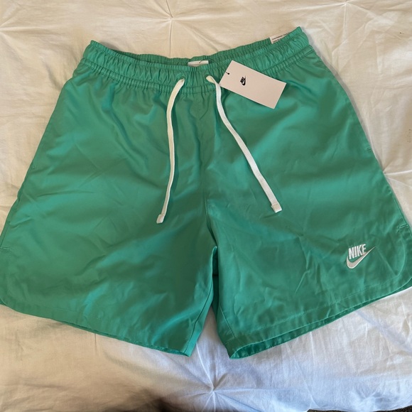 Nike Men’s Shorts- Size S- Green NWT - Picture 1 of 5